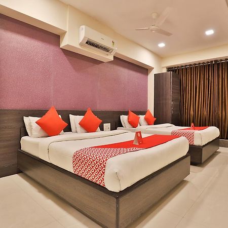 Hotel Royal Rituals Surat Exterior foto