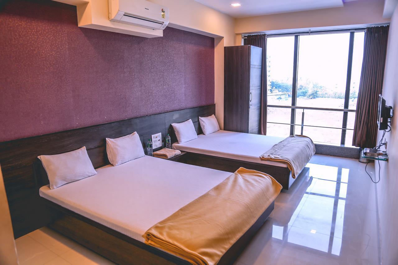 Hotel Royal Rituals Surat Exterior foto