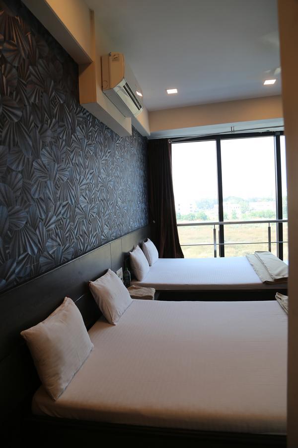 Hotel Royal Rituals Surat Exterior foto